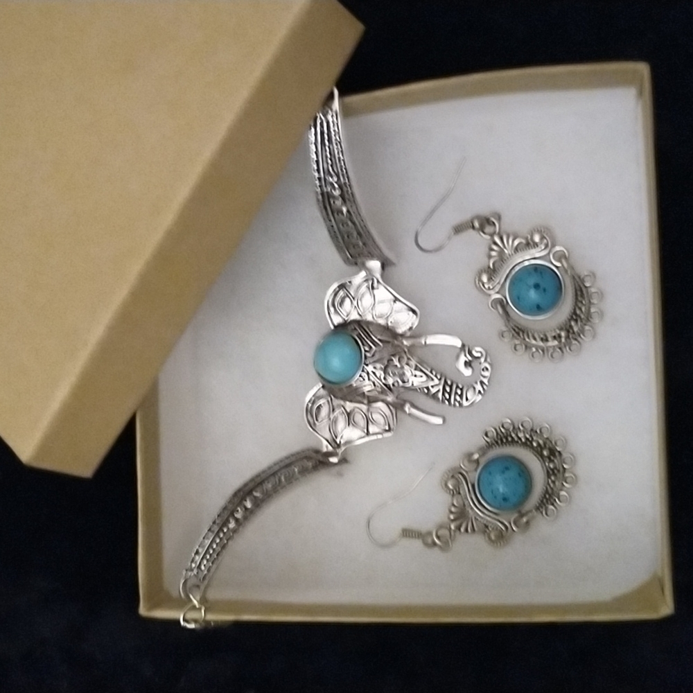 -🌸Gorgeous set of Tibetan Silver and turquoise elephant bracelet & earrings